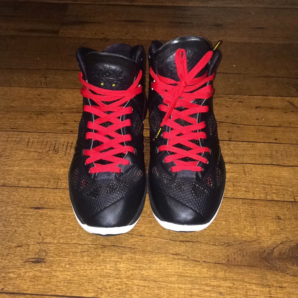 Lebrons 8 ps away